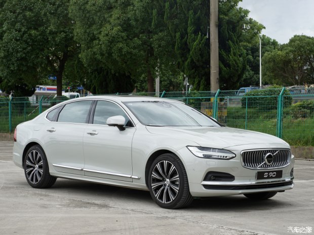 40万的车一年都有哪些费用,40万元买顶级豪华车