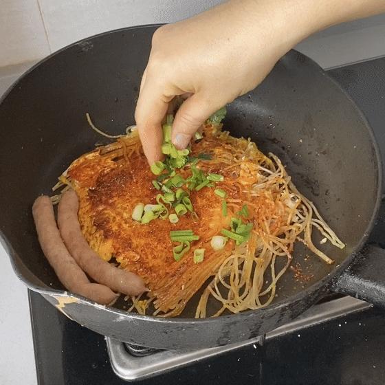 整个朋友圈都在刷《动森》，而我却爱上了在厨房刷锅