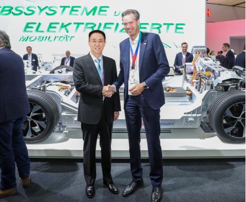 许家印恒驰现状,许家印携管理团队体验恒驰