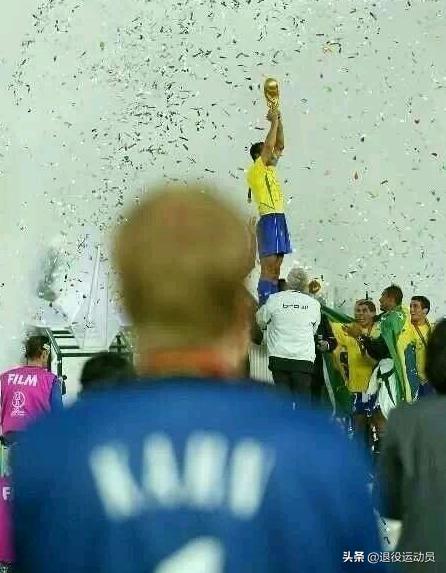 足球场上动容瞬间,足球场上动容的瞬间