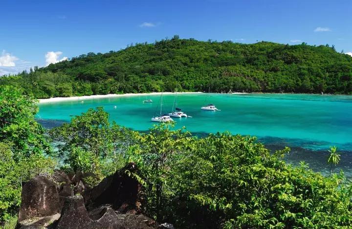 中国护照最新免签国家地区一览表,中国护照落地签或者免签的国家