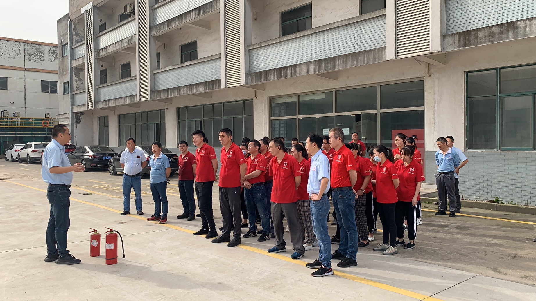 消防灭火器使用演练报道稿,消防演练灭火器使用方法