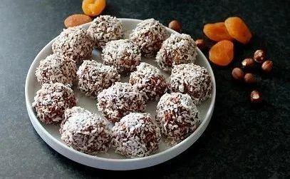 龟苓膏加阿胶蜜枣,零食龟苓膏真的能降火吗