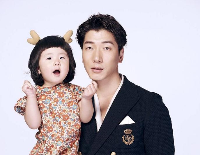 张亮受伤,张亮忠脚崴