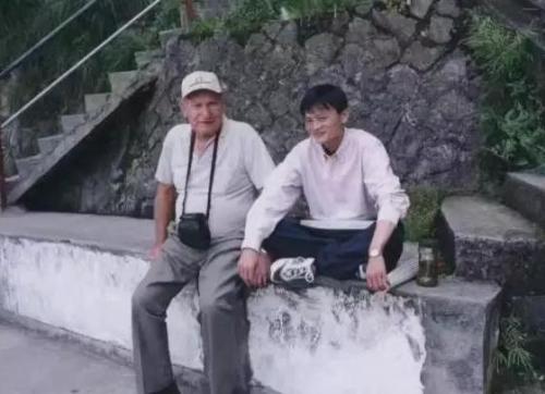 35年前资助马云的父子,马云第一个恩人是谁