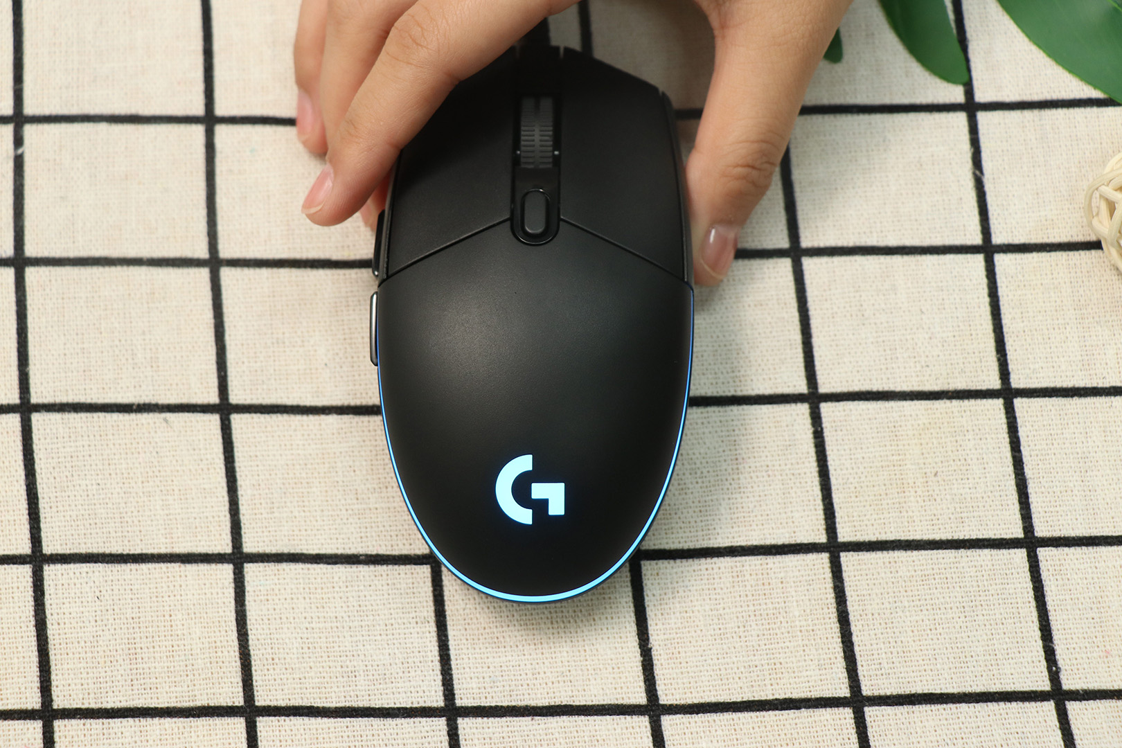 罗技g102二代跟小米游戏鼠标对比,罗技g102prodigy游戏鼠标