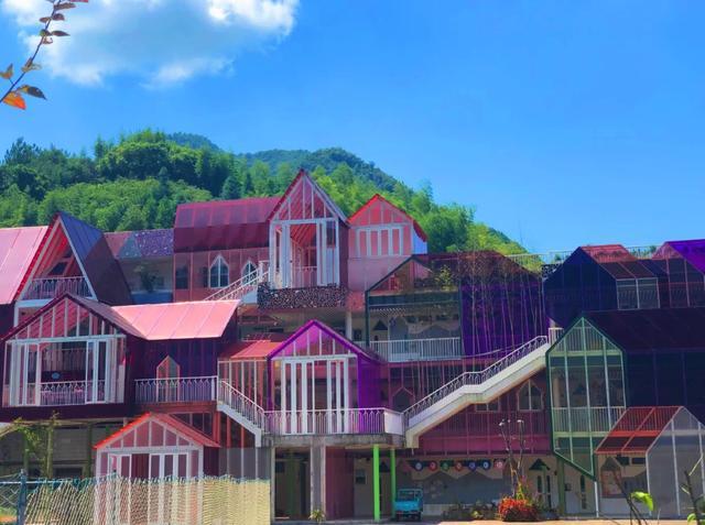 我和我的家乡彩虹学校,我和我的家乡网红小学片段