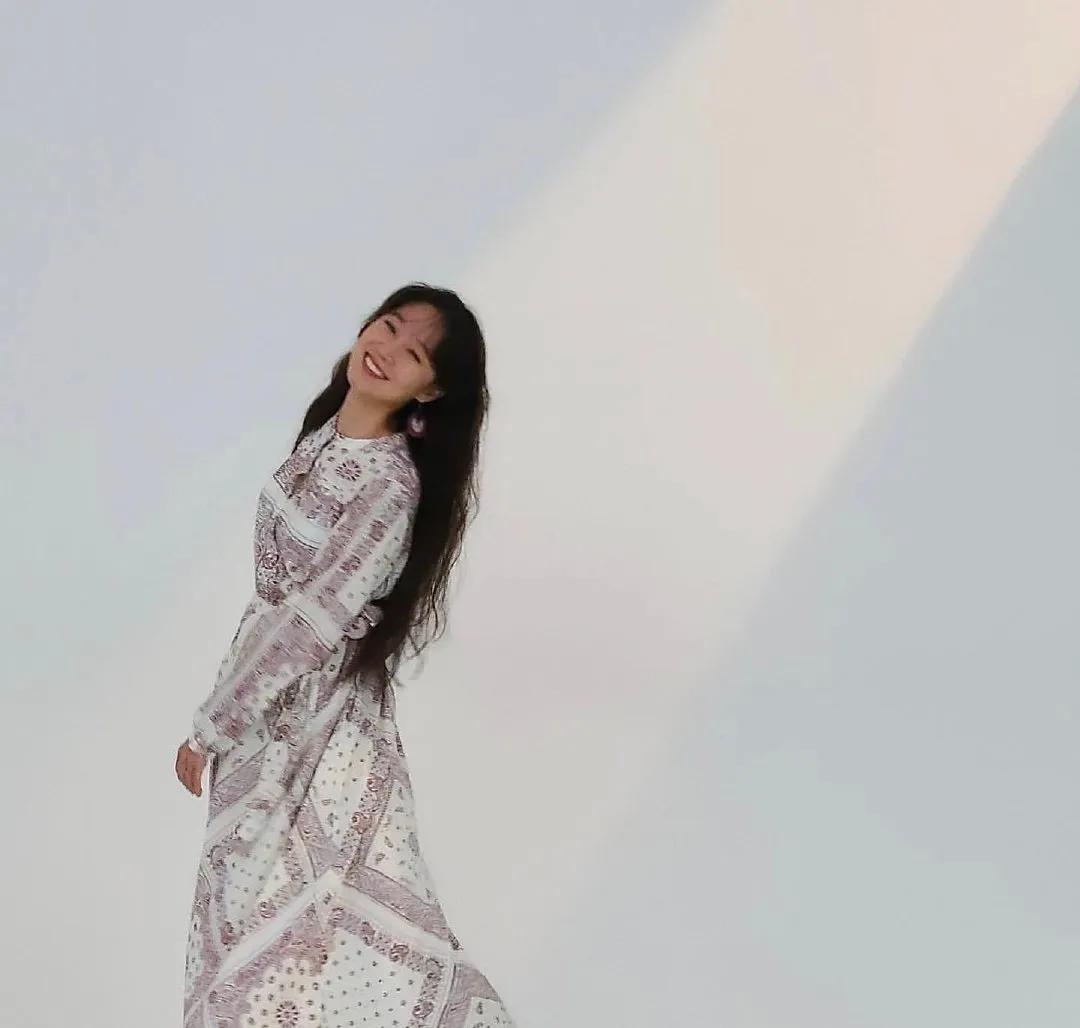 韩范穿搭icon孔孝真秋冬穿搭图鉴,孔孝真嫉妒的化身碎花裙配大衣