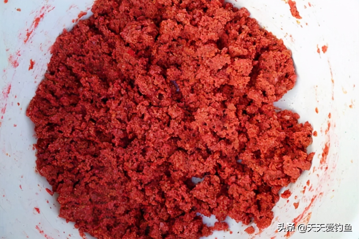 钓鲫鱼是虾粉好还是蚕蛹粉好用,钓鲫鱼用酒米加上点虾粉打窝行吗