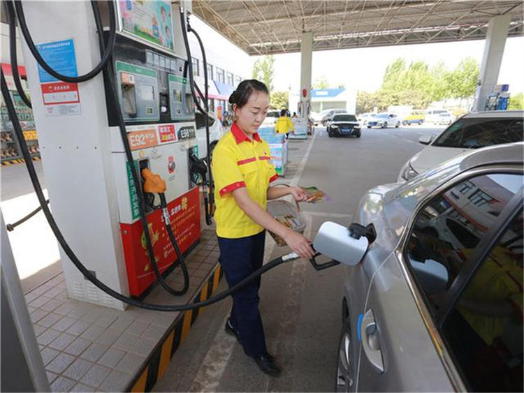 一般加油站员工待遇,加油站员工每月工资多少