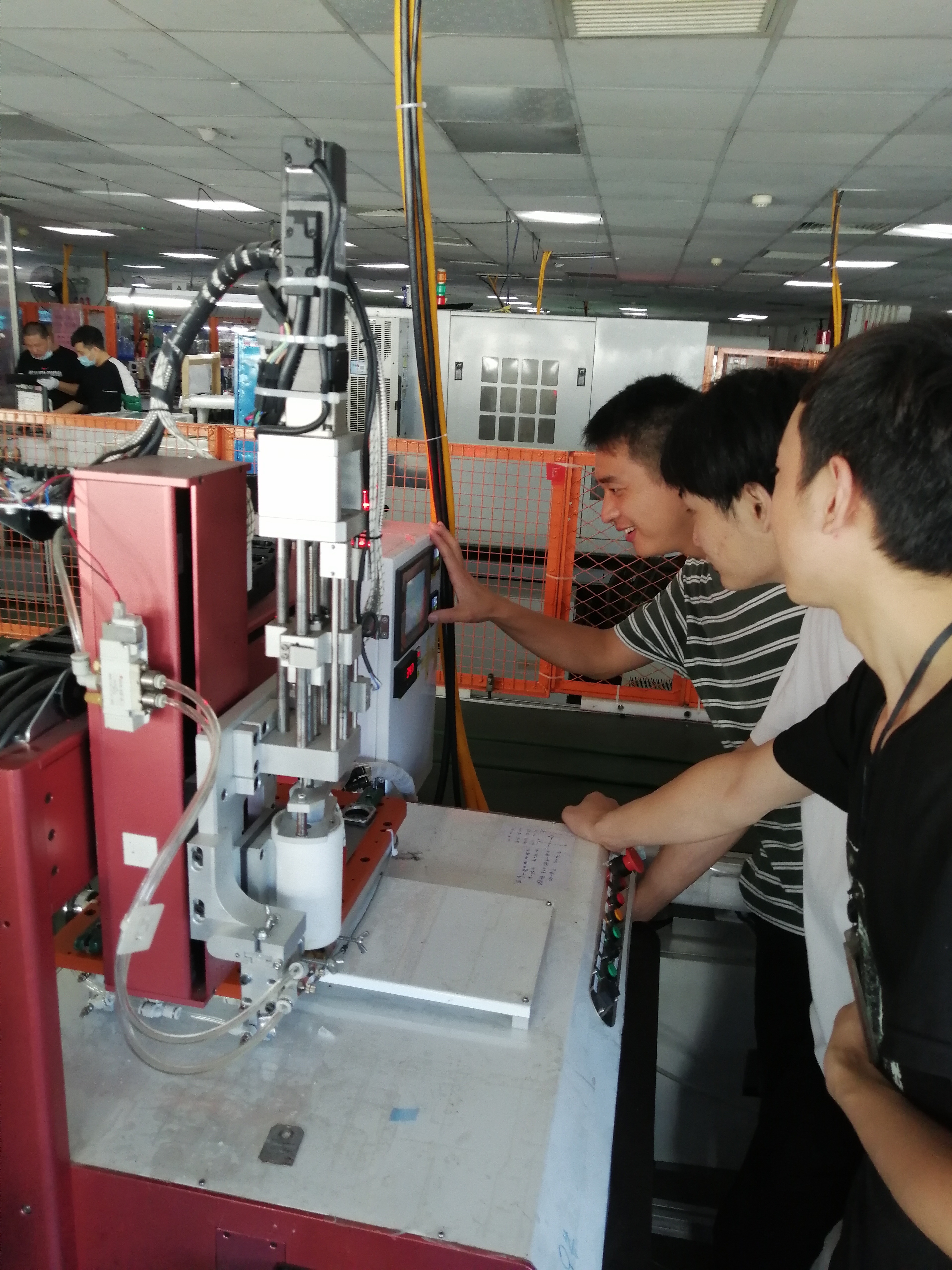 富士康小伙曾身陷传销窝，如今成了模具维修能手，被猎头高薪挖角