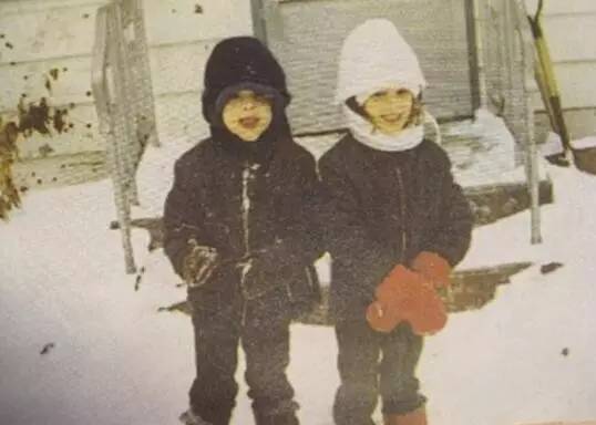 残酷的性别认知试验，这位科学家为了私利，强行将男孩改造成女孩