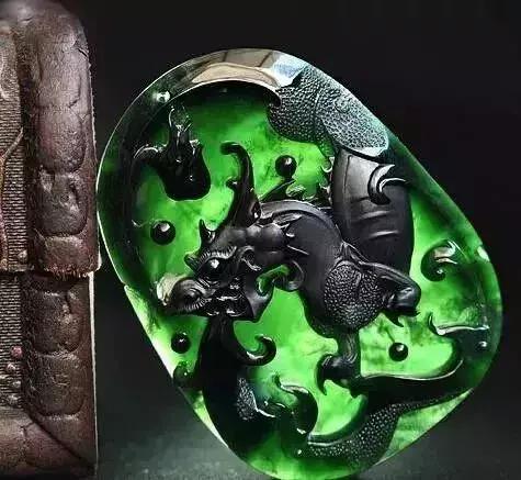 6类人群、30种翡翠。翡翠可不能随便送人，现在看还不晚！