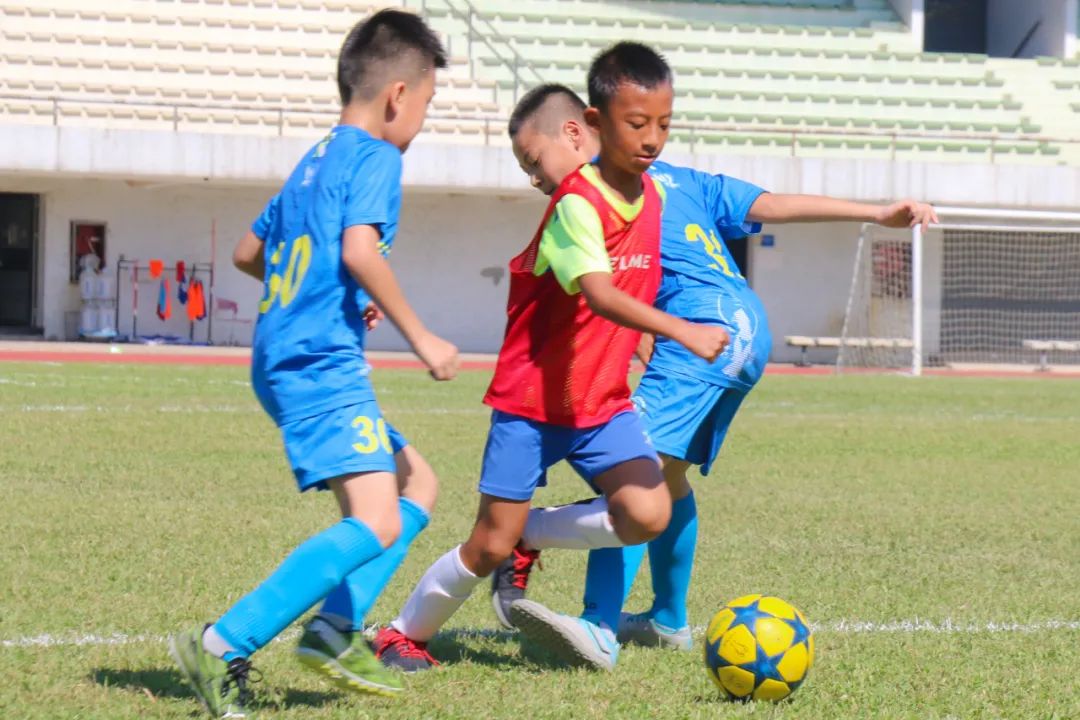 当中山、日本足球青训“激情相遇”，你更支持谁？