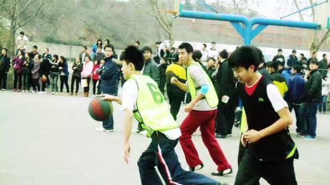 校园篮球赛，穿什么样的球衣最帅！