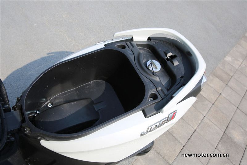 雅马哈和铃木的uu125踏板哪个好,125踏板雅马哈和豪爵怎么选