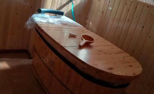 进行拔罐、刮痧、中药足浴等操作时的器具和物品如何消毒或灭菌？