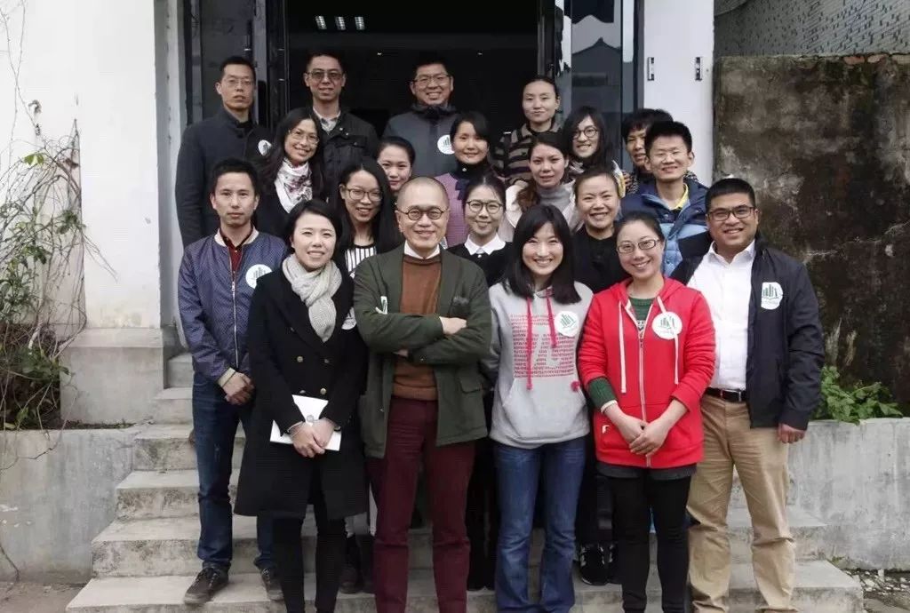 在只有KTV和麻将馆的县城里建一座图书馆,他们坚持了8年