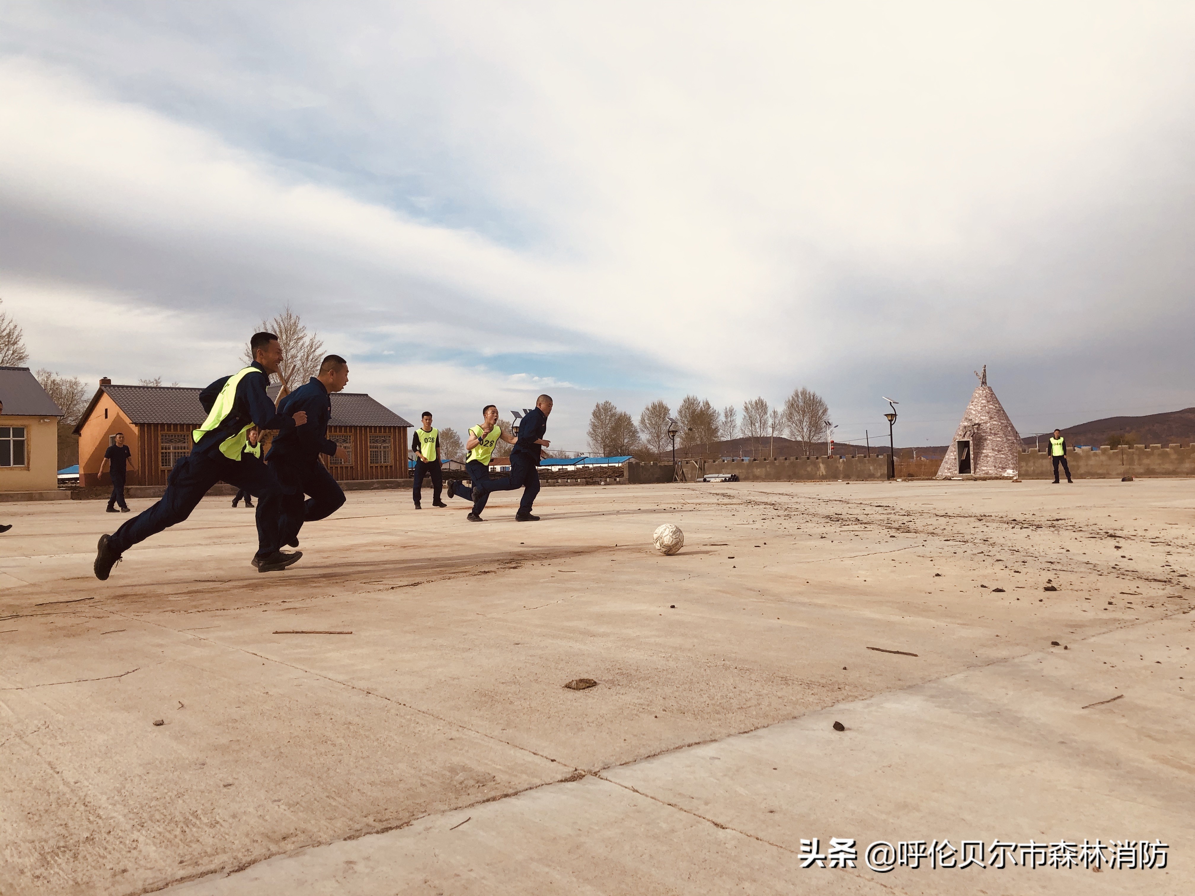 森林消防员纪录片片段,森林消防五一假期坚守岗位