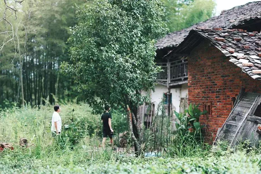 街拍夏日里小姐姐就是任性,夏日任性天气