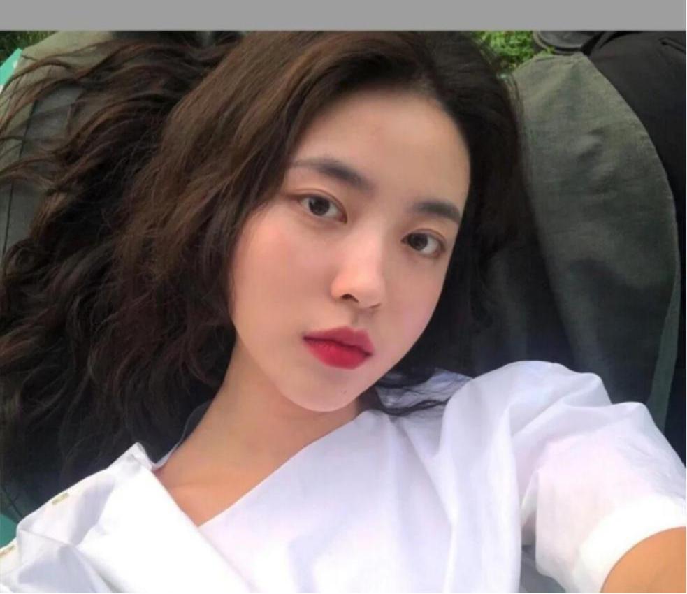 什么脸型头发扎起来反而显得脸小,发型设计与脸型搭配圆脸脸小女生