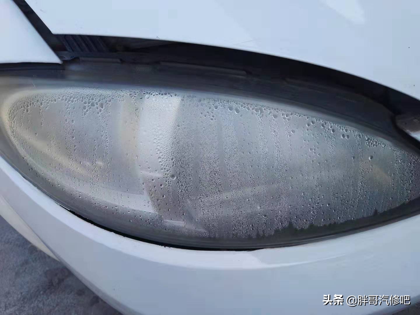 车灯发黄家用方法,大灯漏水发黄怎么补