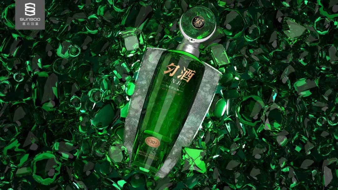 独有的“绿宝石”，点缀于白酒的剔透瓶身之上
