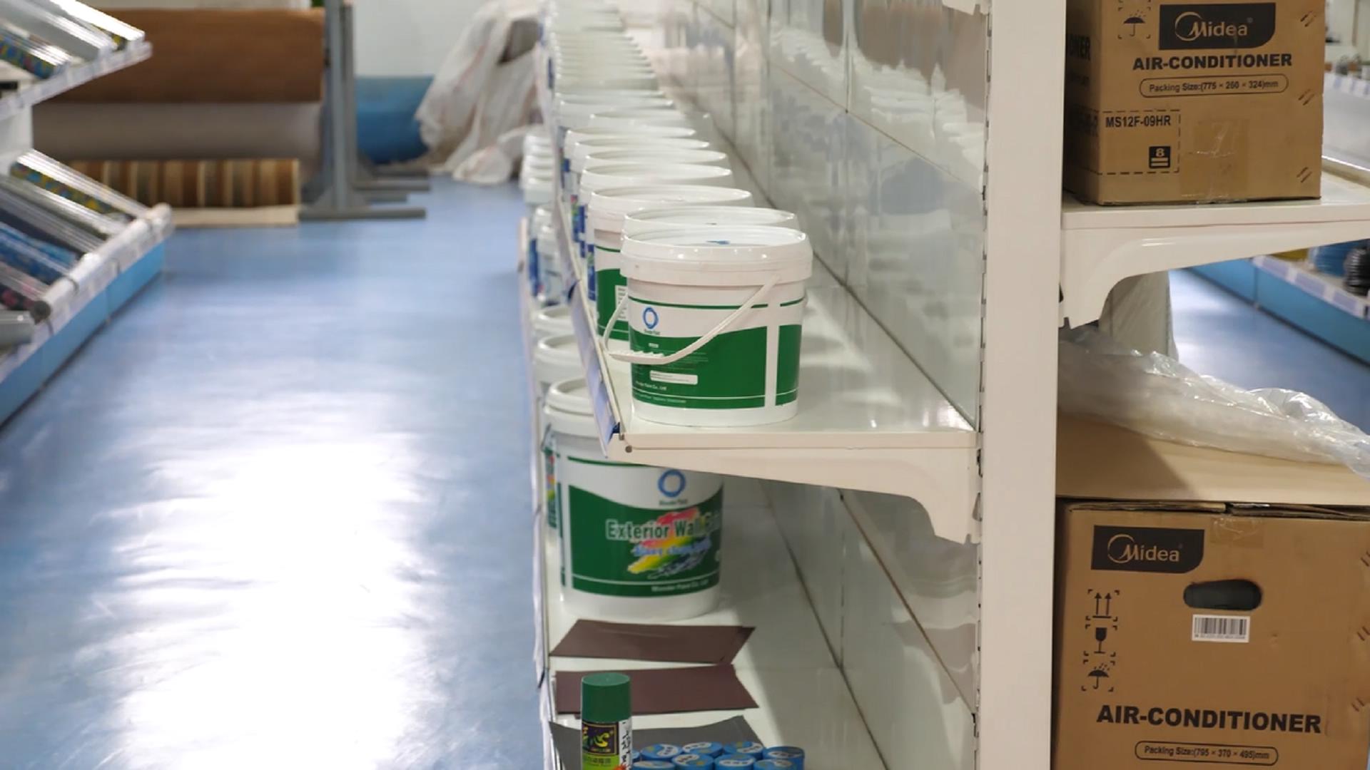 转转中国人在非洲的建材市场，全国规模最大，一张床2400块算便宜