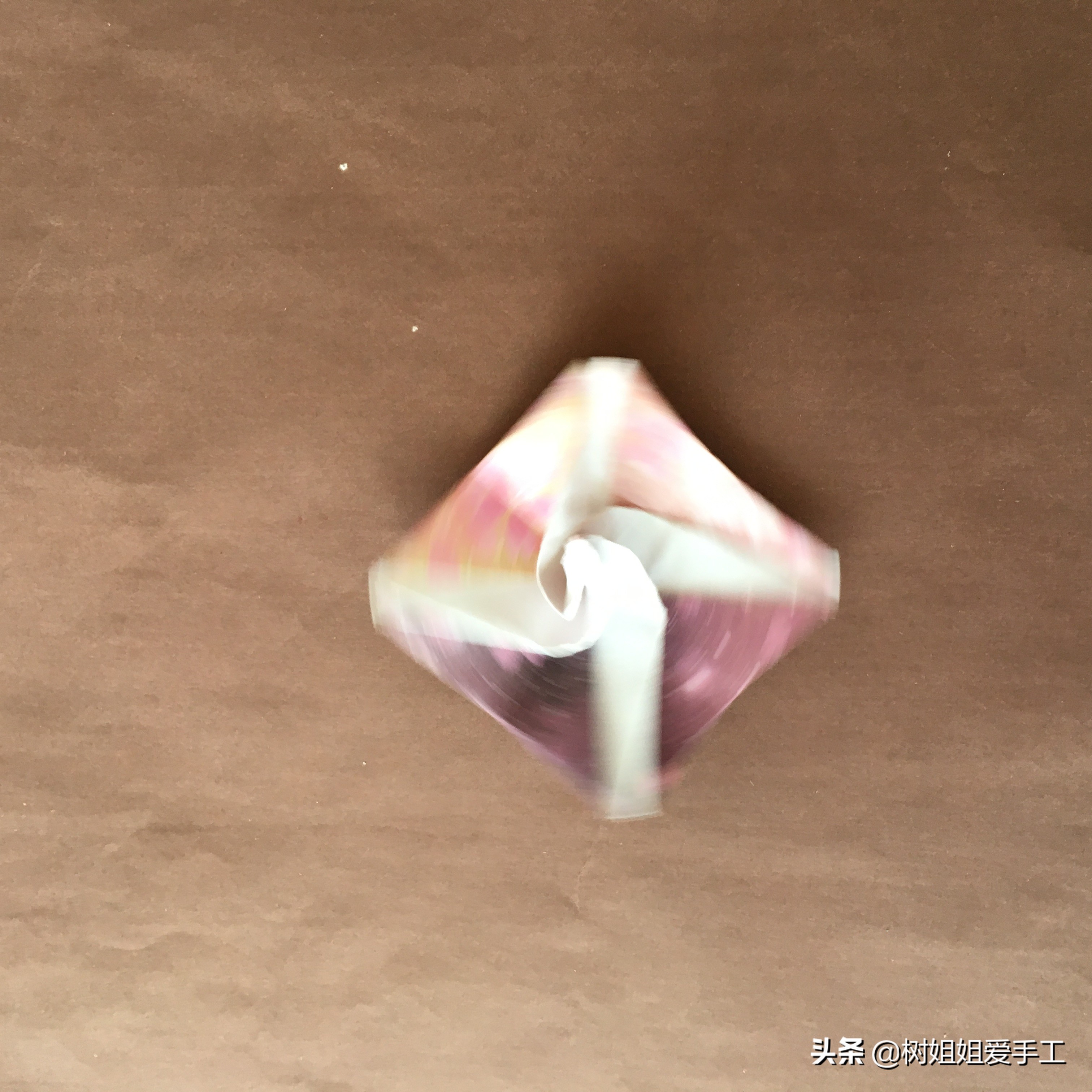 玩具折纸：像冰激凌一样的纸陀螺，又可以省下买玩具的钱了