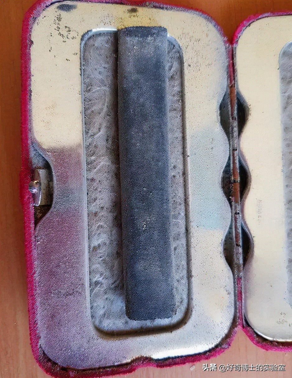 河马的鼻涕是红色的吗,河马的汗水是红的吗