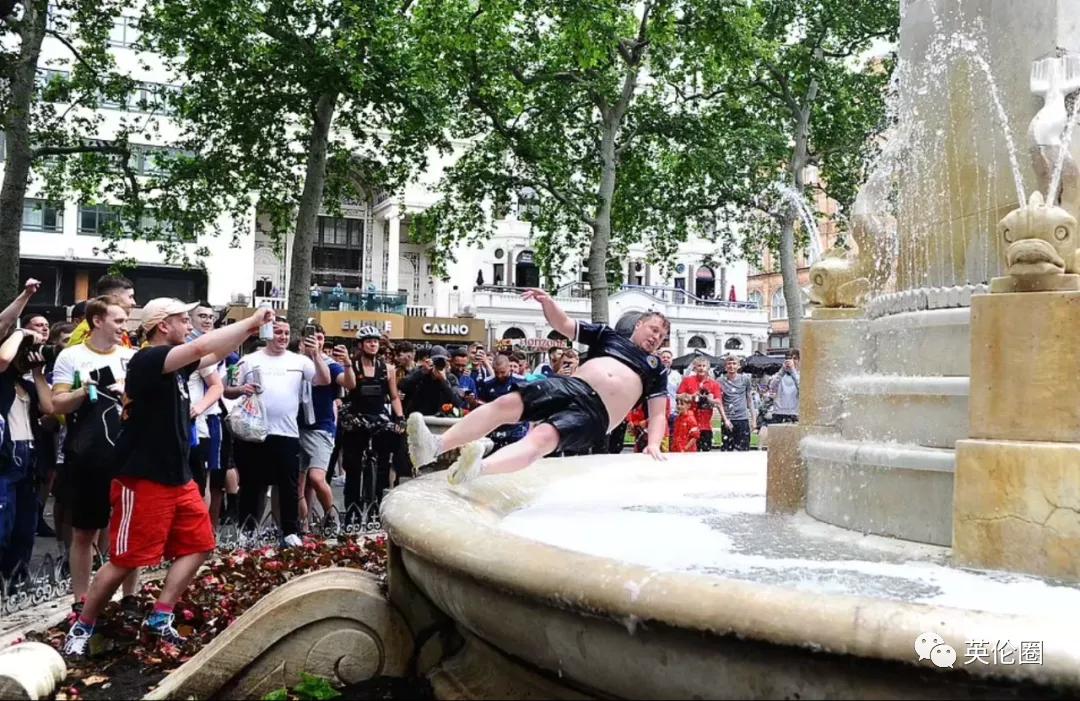 街头斗殴、醉酒裸奔...一大波短裙男子不顾警告涌入伦敦