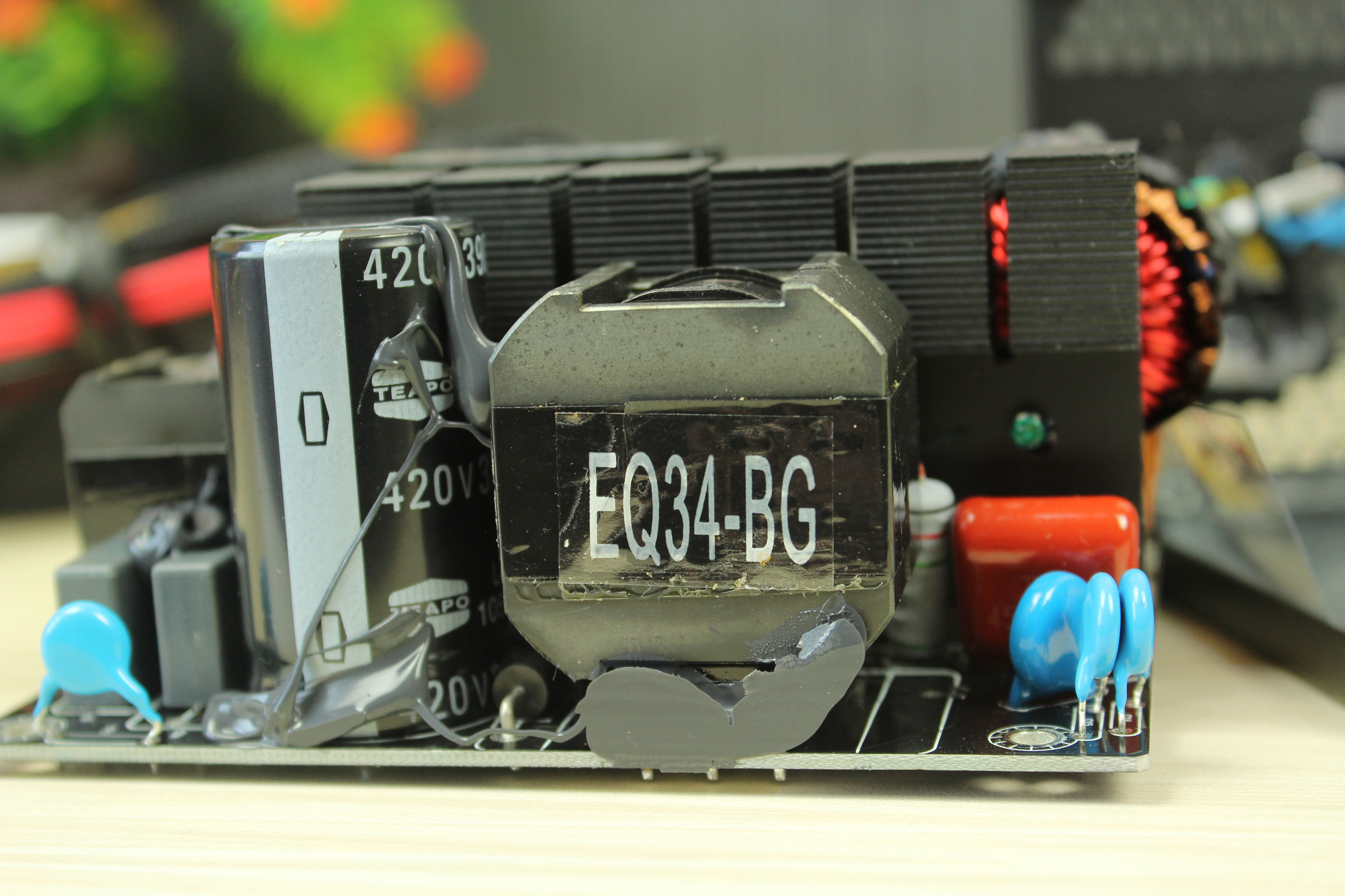 鑫谷gp700p黑金版和白金版的区别,鑫谷gp700p和原版区别