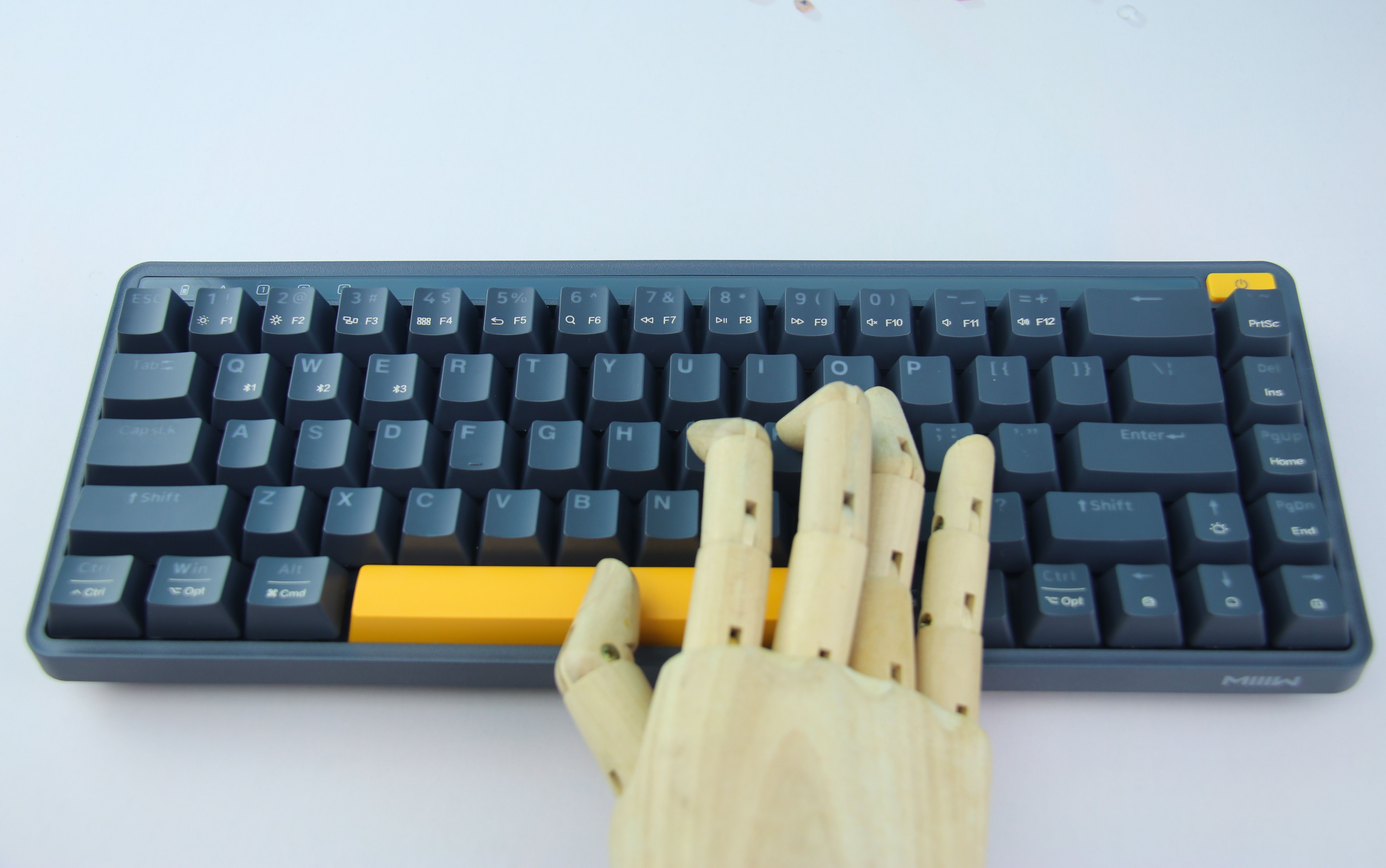 绫崇墿pop鏈烘閿洏z680c,绫崇墿artz830涓夋ā鏈烘閿洏涓婃墜浣撻獙