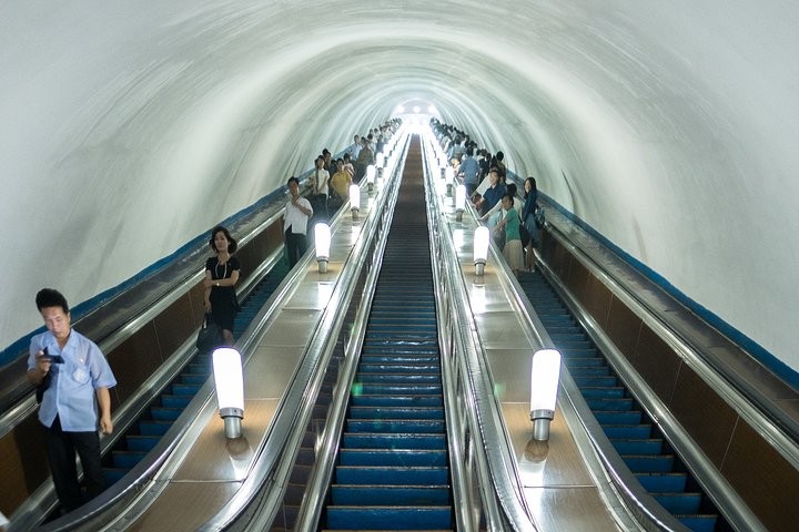 朝鲜世界最深地铁站,朝鲜的地铁是什么样的