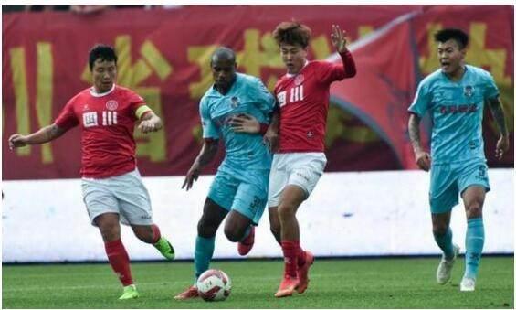 既能地面传导，也能长传冲吊，这样的黄海真可怕