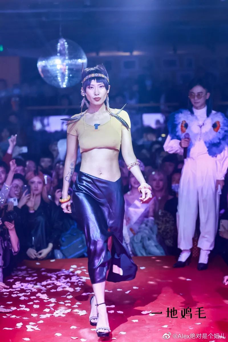 独立女性就不能生小孩了？她可不同意