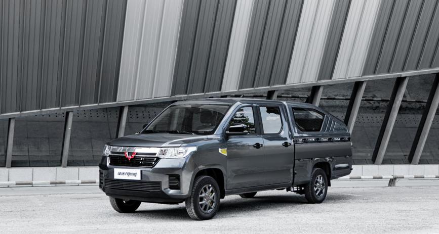 终于亮相，自带龙门架，能装车顶帐篷，带你看五菱*途征**“野营版”