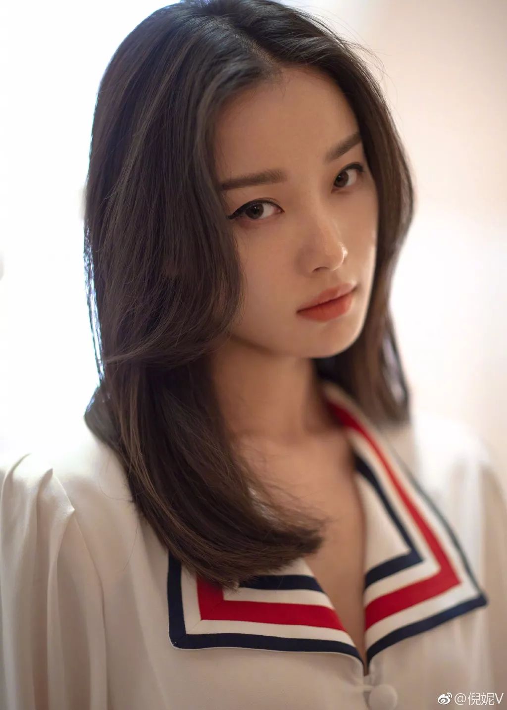 戚薇死鱼眼瞪人,戚薇死亡凝视