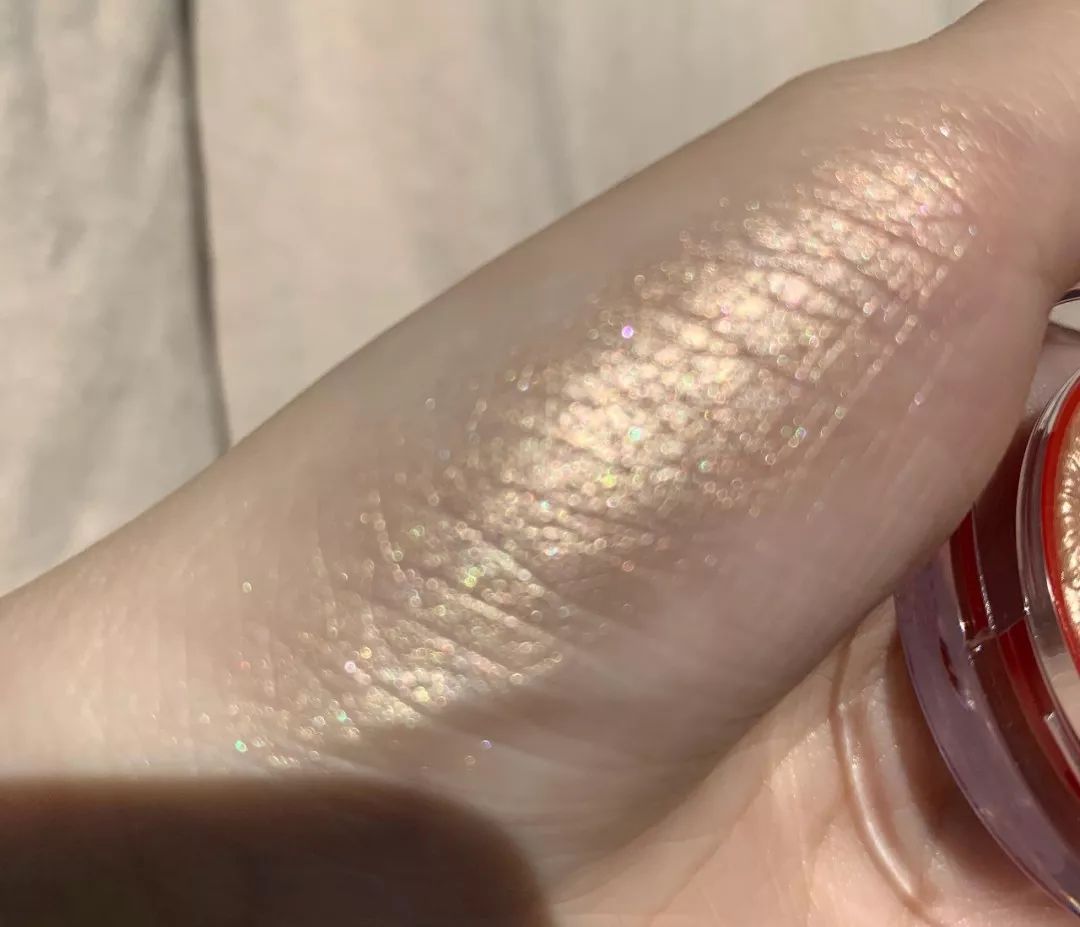 不到半天就火速售罄,才0.1秒就售罄