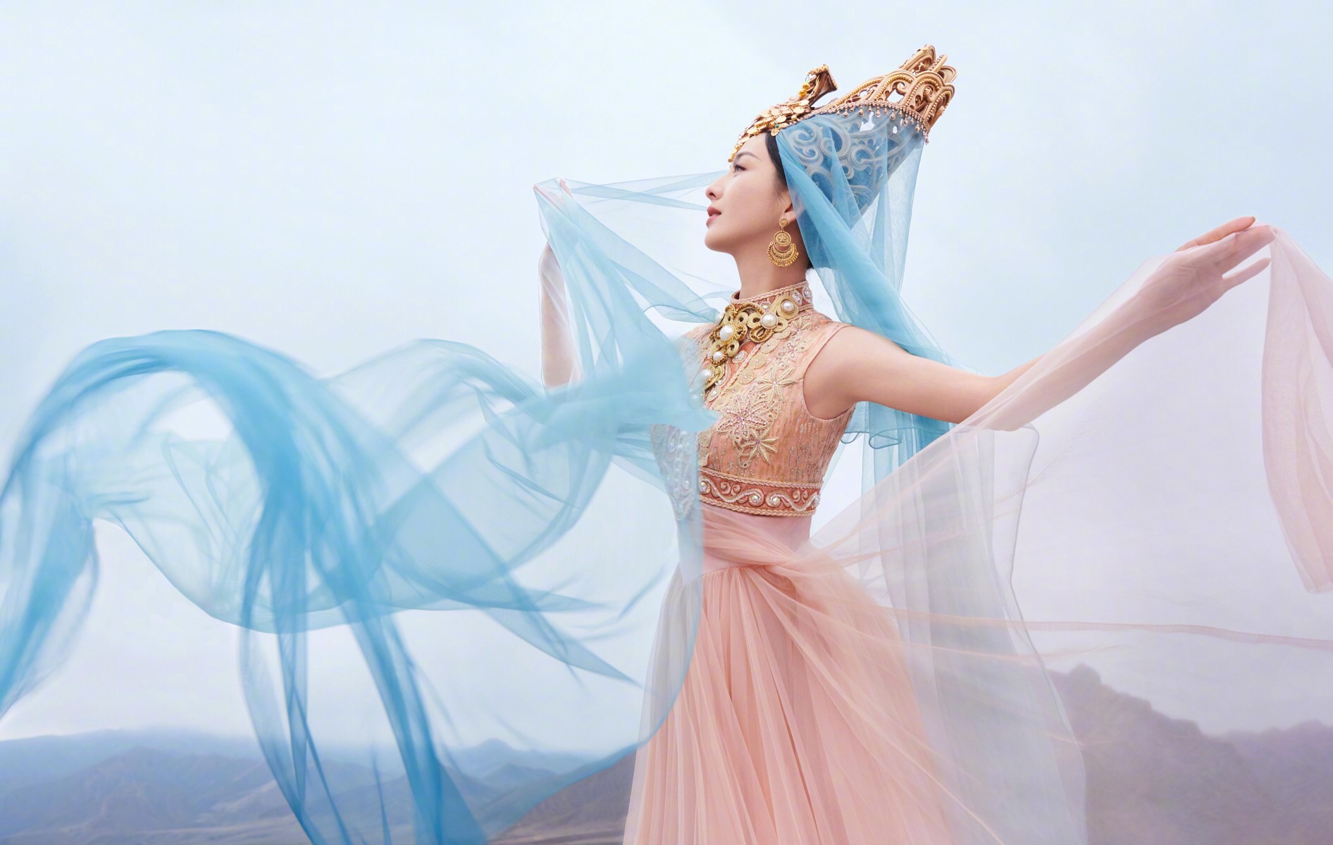 佟丽娅异域造型,佟丽娅百变写真造型气质高贵甜美