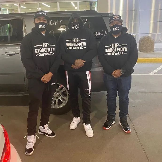 *砸抢打**是美区最新发售方式?黑人做代购真的狂