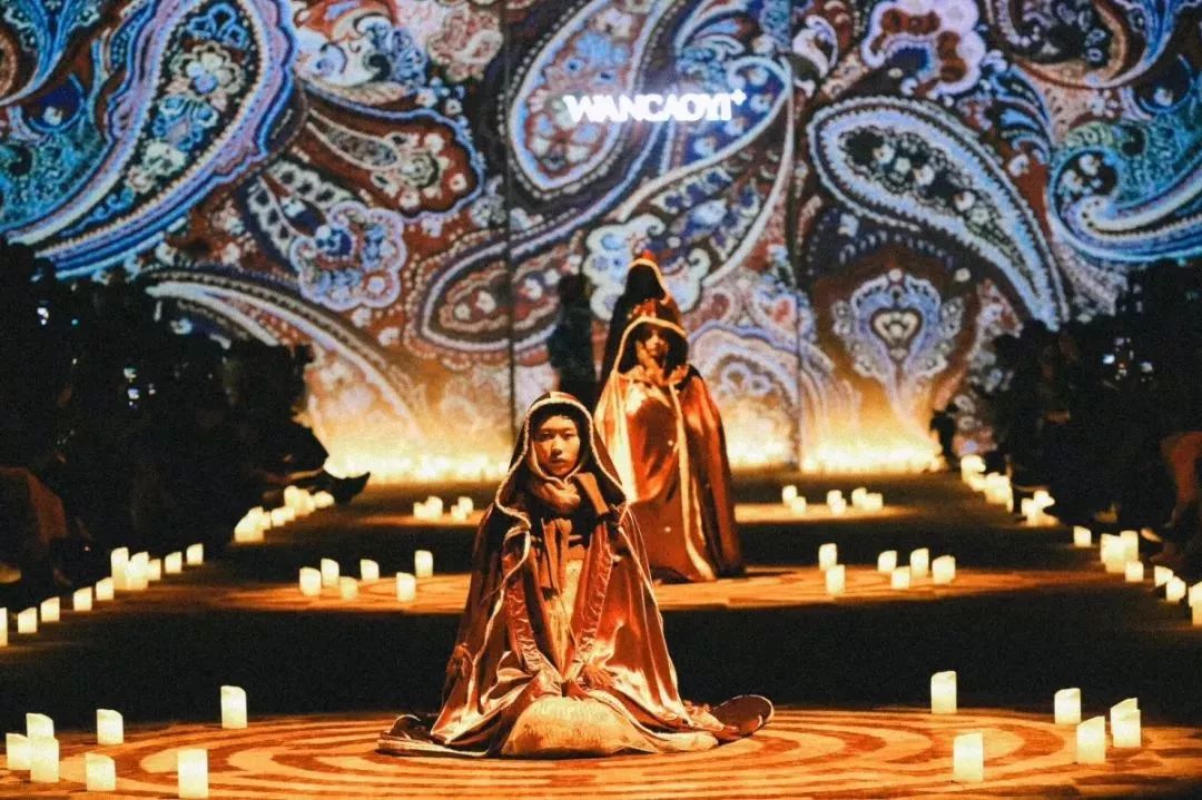 巴黎时装周2023看秀,在不同的时装周看秀