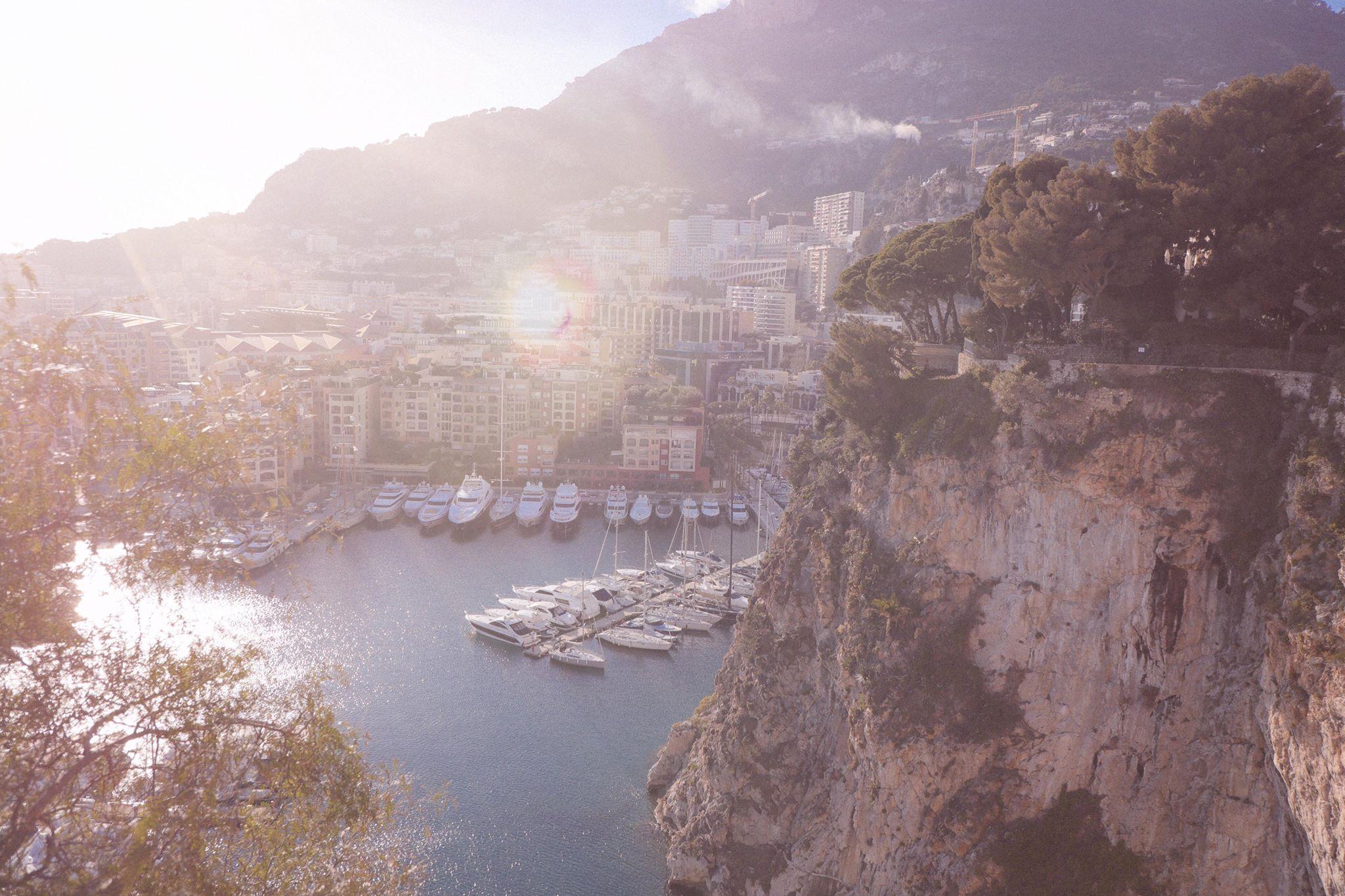 穿着徒步鞋去和爸爸爬山,merrel登山鞋男