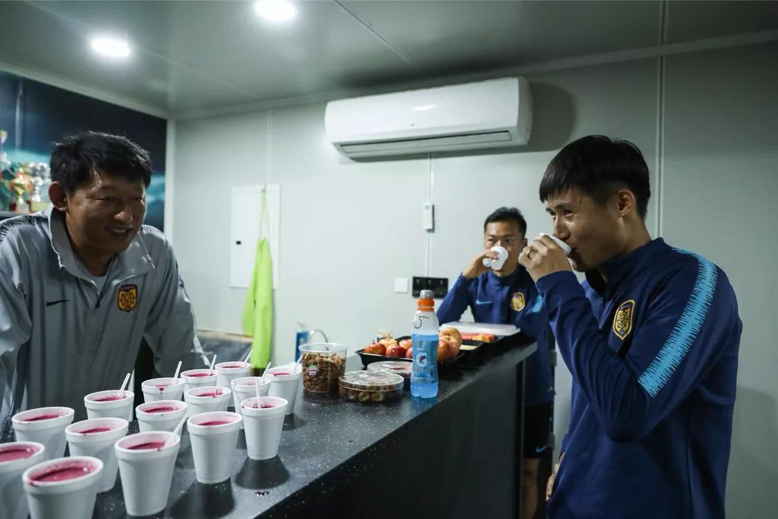 迪拜日记|苏宁果汁吧推出秘制果汁吉翔疯狂续杯五次