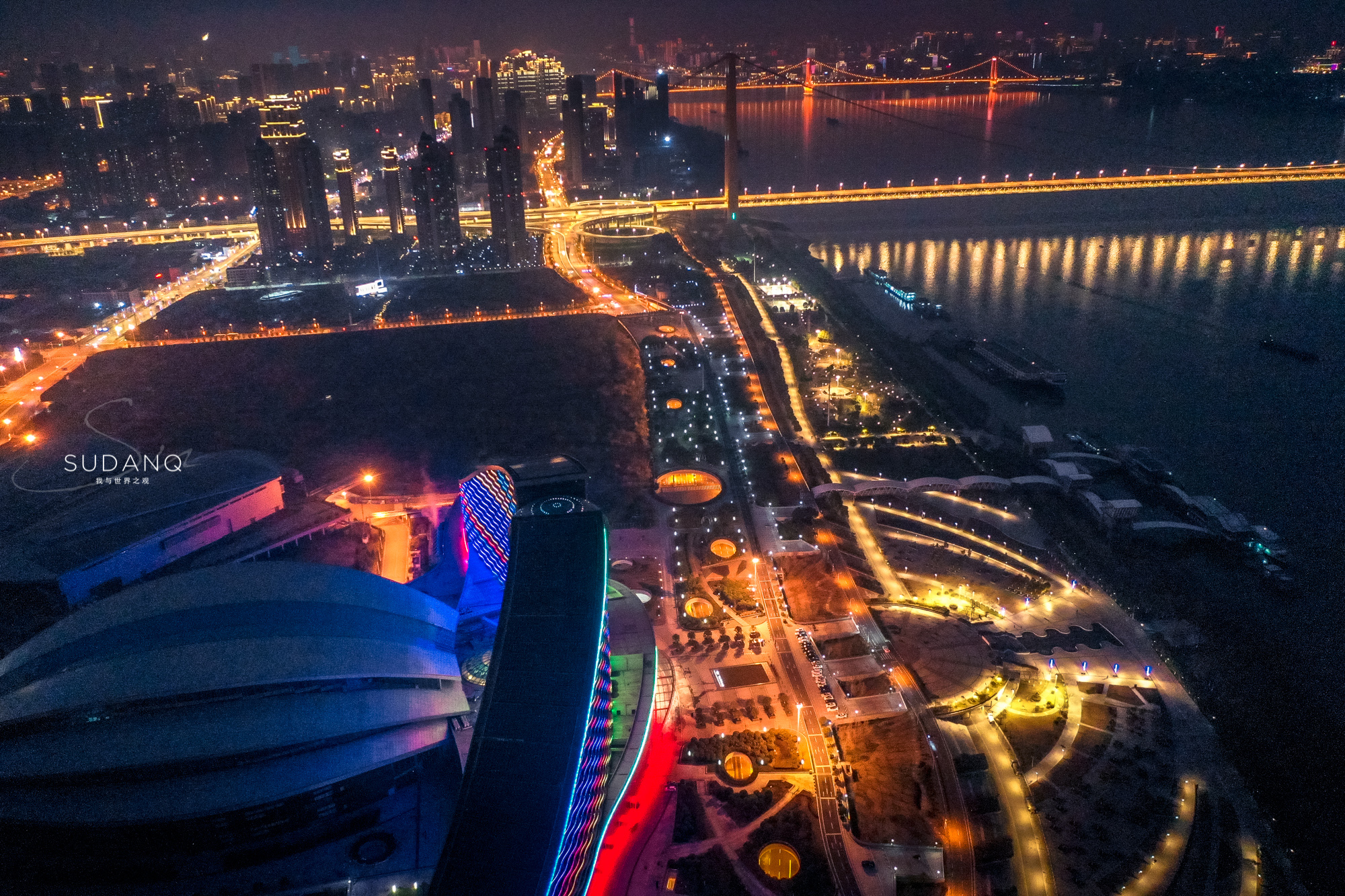 航拍全国第三的博览中心，面积相当于17个足球场，武汉人的骄傲