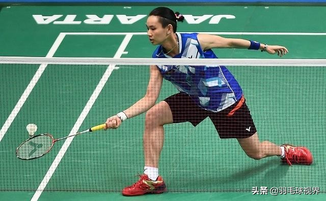 我们打羽毛球,彼此之间有一个“桥”,就是我们用手握着的球拍