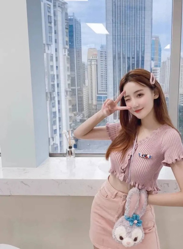 包臀裙能不能穿,包臀裙可以配粗跟鞋吗