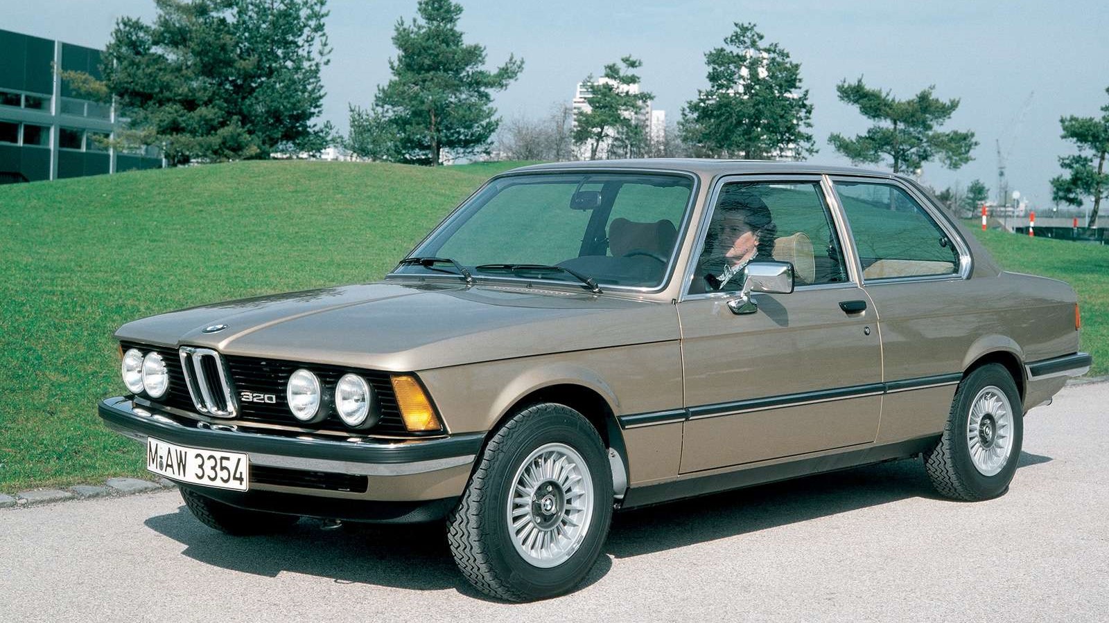 盘点那些新款比老款还难看的车,新款和旧款外形完全不一样的车