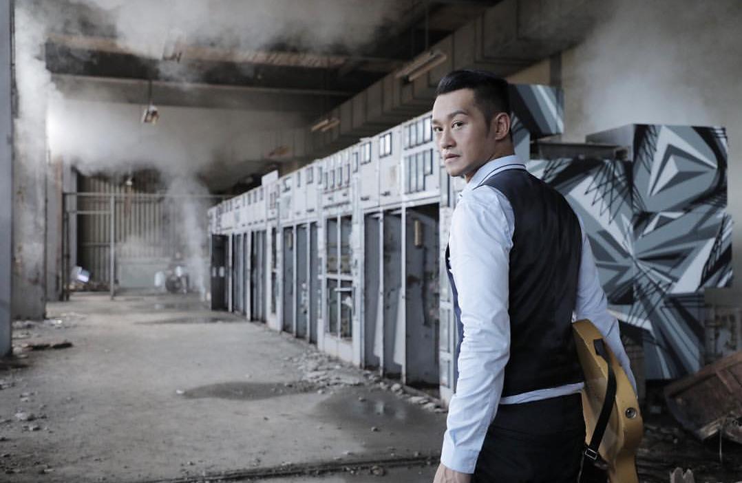 曾被誉为陈奕迅接班人却因藏毒而事业下滑如今与女友分手