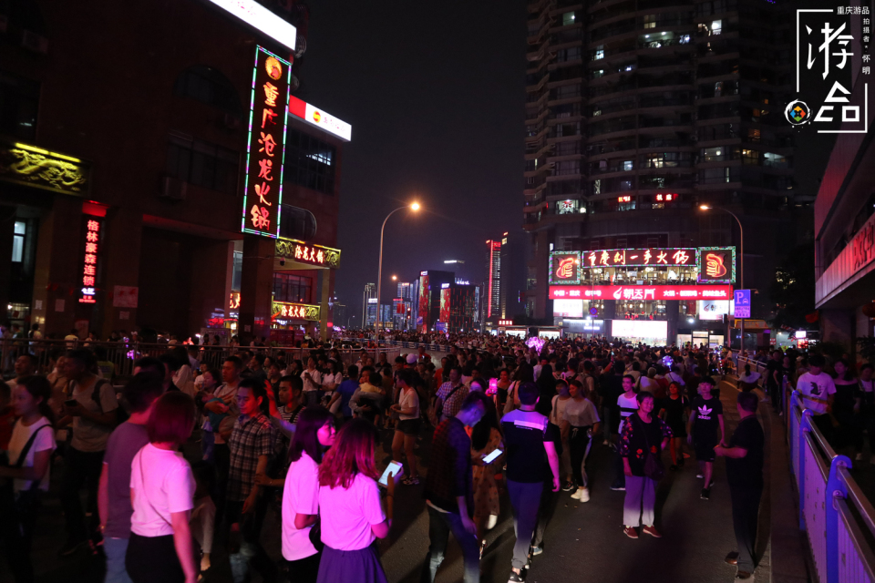 在重庆外地人该怎么出行,第一次去重庆吃火锅攻略